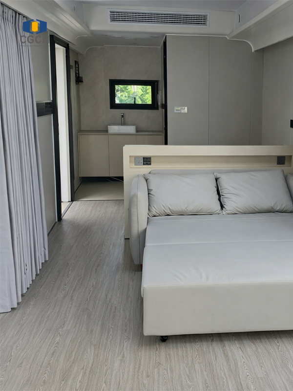 R7-CGCH space capsule house-interior details2